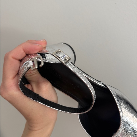 NWOB Silver Metallic Tabi-Inspired Mary Jane Heels - Picture 5 of 6